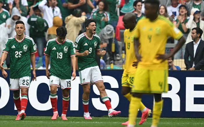 MOMENTO COPA  - Em jogo de três expulsões, México vence África do Sul na abertura da Copa
