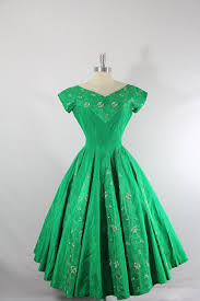 1950 S Dresses For Sale 1950 S Vintage Dress Emerald Green Taffeta With Embroidery Circle 1950 Vintage Dresses Vintage Dresses Dresses