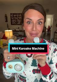 Obsessed is an understatement with this mini karoake machine by  @PRUNUS-Tech It’s