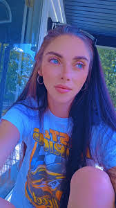 Mary Baisch's Instagram, Twitter & Facebook