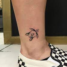 This traditional tattoo shows all the details of her at a glance. 20 Incredible Turtle Tattoo Ideas For Women Styleoholic