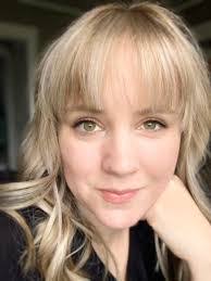 Holly Logan's Instagram, Twitter & Facebook