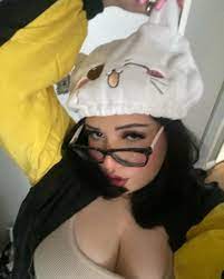 Can I be you're simp 👀? : u/Melpixx