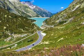 Denumirea în limba română provine din cea latinească, de helvetia, asociată termenului neolatin de confederatio helvetica. Cele Mai Frumoase Pasuri Din ElveÈ›ia Pasul Furka Gotthard Grimsel È™i Simplon