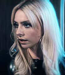 Cade Dunlap's Stunning Look in This Episode