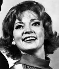 Jen Mcmahon's Instagram, Twitter & Facebook