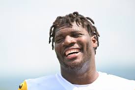 Former NFL quarterback urges Steelers to utilize massive tight end this  season: 'Feed the big man'