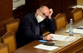Ve funkci ho má nahradit ředitel fakultní nemocnice královské vinohrady petr arenberger. Zustane Jan Blatny V Cele Ministerstva Zdravotnictvi Takhle To Vidi Bookmakeri Forum24