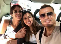 عمرو دياب ودينا الشربيني في أماكن السهر وقد ظهرت دينا مع عمرو دياب في فيديو كليب أغنية أماكن السهر ، بلقطات رومانسية بينهما، وبدت وهي تحتضنه وترقص أمامه، ليبرز الكليب مدى الحب والإنسجام الكبيرين في علاقتهما. Ø¥Ø¹Ù„Ø§Ù…ÙŠ Ø´Ù‡ÙŠØ± ÙŠÙƒØ´Ù Ø­Ù‚ÙŠÙ‚Ø© Ø§Ù†ÙØµØ§Ù„ Ø¹Ù…Ø±Ùˆ Ø¯ÙŠØ§Ø¨ ÙˆØ¯ÙŠÙ†Ø§ Ø§Ù„Ø´Ø±Ø¨ÙŠÙ†ÙŠ Ø¨ÙˆØ§Ø¨Ø© Ø£Ø®Ø¨Ø§Ø± Ø§Ù„ÙŠÙˆÙ… Ø§Ù„Ø¥Ù„ÙƒØªØ±ÙˆÙ†ÙŠØ©