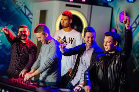 It is located in the centre of the city on dam square, near the royal palace of amsterdam. Madame Tussauds Amsterdam Mehr Als Ein Wachsfigurenkabinett