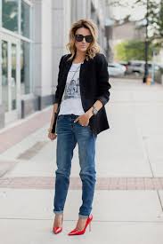 How To Dress Up Your Favorite Graphic T Shirt Jeans Outfit Women Fashion Trend Dresses Dress Up Jeans