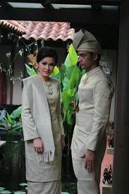 Baru pakai sekali, hari bersanding. 13 Best Baju Sanding Ideas Malay Wedding Dress Malay Wedding Nikah Dress