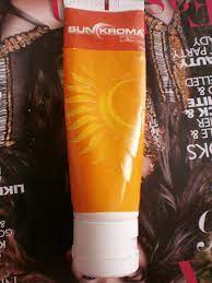 The best mineral, drugstore, and chemical sunscreen lotions and sprays to protect sensitive, oily, combination, and dry skin. Sunscreen Wars Sunkroma Vs Neutrogena Vs Lotus Vs The Body Shop Shivika Tiwari Makeup Hair