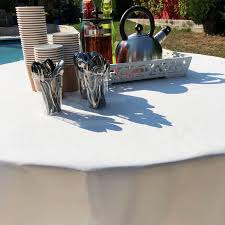 Nappe ronde blanche 240 cm en tissu intissé à prix cassé sur l'expert du discount en ligne badaboum. Nappe Blanche Ronde En Non Tisse 240 Cm Vaisselle Jetable Discount