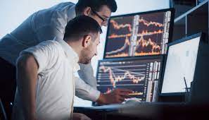 How To Become A Currency Trader (Career Path)
