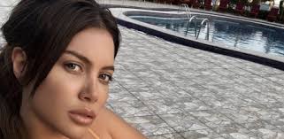 Wanda Nara hizo una fogosa producción de fotos en una popular favela de  Brasil