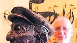 Sculptor brings newly-cast bust of writer home to Mullingar from London