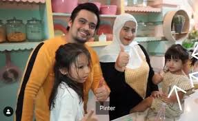 Maybe you would like to learn more about one of these? Hamil Anak Ketiga 10 Foto Keluarga Youtuber Tasyi Athasyia
