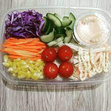 Sehingga, banyak orang ingin menurunkan berat badannya atau yang ingin sehat lebih memilih untuk makan salad saja ketimbang makan makanan. Salad Sayur Salad Buah Makanan Sehat Mayo Shopee Indonesia