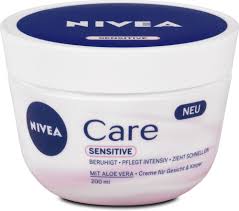 The cream glides on your skin with ease and builds a protective layer to guard the skin against harmful external influences like heat, cold, humidity, and pollution. Nivea Creme Care Sensitive 200 Ml Dm At