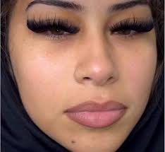 Are there any available eyelash services in Melbourne?