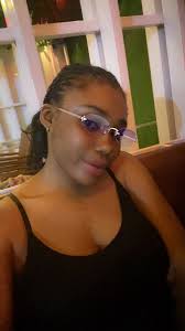 Sleep didn't see me yesterday 😒 Reason? Somebody somewhere turned  inspector-general of my page, kissing my photos back-to-back 💋💋🤣 I woke  up to 30 notifications from just one person 😅 At this