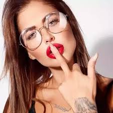 صور بنات لابسين نظارت