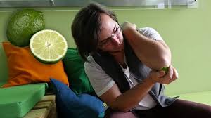 Die paste wird mit einem wattepad auf die die sanfte variante fürs gesicht ist schnell selbst gemacht: Dampfbad Gegen Pickel Rezept Und Wirkung Focus De