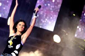 Похожие запросы для laura pausini 2020 tour. Laura Pausini Appeal To The Government For The Workers Of The Show Spark Chronicles