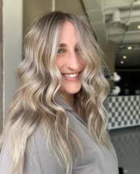 happy august to those who celebrate! 🤍 subtle lived-in blonde for your  feed. @joico 10g 10t for the glaze @kenraprofessional