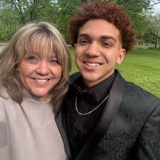 My 1st Aldi TGTG consisted of 8 bags of Brussels sprouts, 1bag of Basil bag  of Rocket, 2 crusty salad tubs, 3 Brioche tear and share bread, 1 loaf of  bread, 1