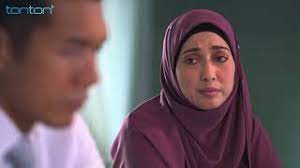 Shahir yang tidak teruja, bersetuju berkahwin dengan humairah walaupun dia mempunyai kekasih iaitu camelia. Highlight Episod 2 Semerah Cinta Humairah Youtube