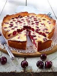 Da die kirschen deinen kuchen nachher nicht durchweichen sollen, lässt du zu beginn 350 g sauerkirschen gut abtropfen. Kuchen Mit Kirschen 12 Rezepte Fur Dein Sommergluck Wunderweib Kuchen Mit Kirschen Kuchen Und Torten Kuchen Und Torten Rezepte