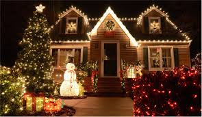 Front Door Decoration Ideas Luxury 20 Manner Christmas Garland Ideas Look Astoni Diy Christmas Lights Outdoor Christmas Lights Decorating With Christmas Lights
