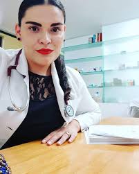 Dra Anabel Jiménez Santos 👩🏻‍⚕️ Medico Especialista en Medicina Familiar  Certificada por el Consejo Mexicano de Medicina Familiar. Estudié en la  Facultad de Medicina en la Universidad Autónoma de Guadalajara me gradué