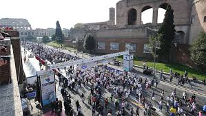 The maratona di roma is known for its cobblestones, and you are upon them almost immediately. Domenica 2 Aprile La Maratona Di Roma Romasette