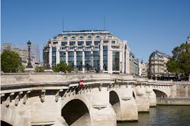 La samaritaine stands in the 1st arrondissement between the louvre and notre dame cathedral. Diaporama La Samaritaine Rtl A Pu Decouvrir Le Grand Magasin Encore En Chantier