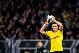 Apa yang sering terjadi di dunia sepak bola? Aturan Melakukan Lemparan Ke Dalam Atau Throw In Pada Sepak Bola