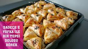 Sadece 2 Yufka Ile 1 Tepsi Borek Yapabilirsiniz Patatesli Ucgen Borek Youtube Yemek Tarifleri Yemek Tepsi