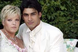 .années sur tf1, laurence boccolini avait été chargée d'animer le concours mister france, où elle a rencontré l'homme qui partage sa vie depuis près de 17 vous avez vu des photos de mon mariage en 2004 oui, et plus rien. Laurence Boccolini Et Mickael Fakailo 18 Ans