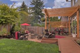 Look who's here again, the home design ideas with their small patio design ideas! 20 Landscaping Deck Design Ideas For Small Backyards