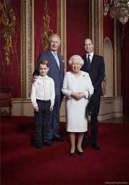 Sua mãe era a princesa alice, que era a filha mais velha de louis alexander mountbatten, primeiro marquês de milford haven, e da princesa victoria de hesse e do reno, neta da rainha victoria. Rainha Elizabeth Reune 3 Geracoes Em Foto Para Marcar Inicio De Nova Decada Cidadeverde Com