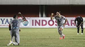 Ngôi sao đang chơi bóng tại hà lan của u23 indonesia, ezra walian đã bày tỏ sự thất vọng khi các cđv xứ vạn đảo đã phản ứng vô cùng mạnh mẽ sau khi tiền đạo ezra walian không thể khoác áo. Pssi Dokumen Alih Status Pemain Persib Ezra Walian Diproses Fifa