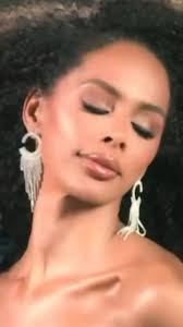 🔥 ¡PUERTO RICO SE UNE! 🇵🇷👑 Estamos en la recta final y GÉNESIS DÁVILA  necesita de todos nosotros. ✨ Una reina con garra, elegancia y corazón  latino. 📲 Entra a Telemundo.com y