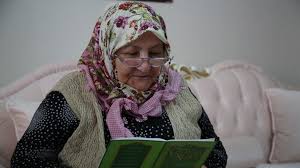 Wel schrijft ze op twitter 'alle begrip en volledige steun' te hebben voor zijn besluit om de. Hasta Yataginda Okuma Yazma Ogrenip Kitap Kurdu Oldu