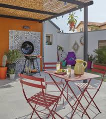 une table de jardin fermob en acier rouge pliante pour des repas en exterieur l ete leroymerlin rouge ta table de jardin decoration maison chaise de jardin