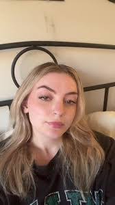 Samantha Hemphill's Instagram, Twitter & Facebook