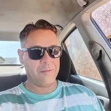 I'M TIRED of being alone.. need a friend 🤍