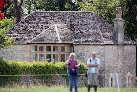 The queen's granddaughter had announced in 2016 that a pregnancy announced the previous month had ended in. Zara Tindall Home The Stunning Rural Estate Zara And Mike Share With Princess Anne Royal News Express Co Uk
