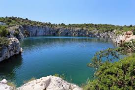 Удивительное место в хорватии, которое зовётся глаз дракона 4 583. The Secret Of The Dragon S Eye An Unusual Lake Wrapped Up In Legends Blog Adriatic Hr